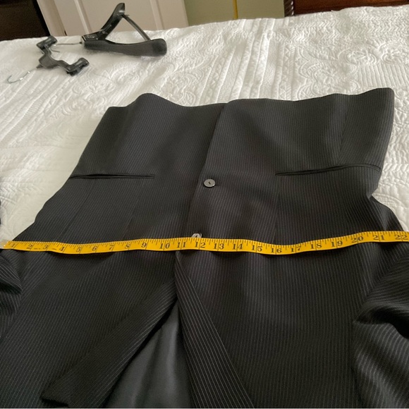 TAHARI ARTHUR S. LEVINE, BLACK PINSTRIPE BLAZER, SIZE: 18 - Picture 5 of 9